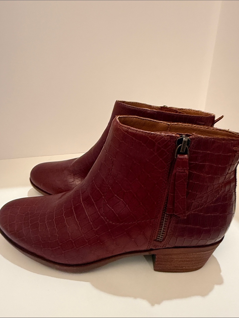 NWOT Nordstrom Sale Lucky Brand Basel Bootie Leather Croc Embossed Ankle Boots 8